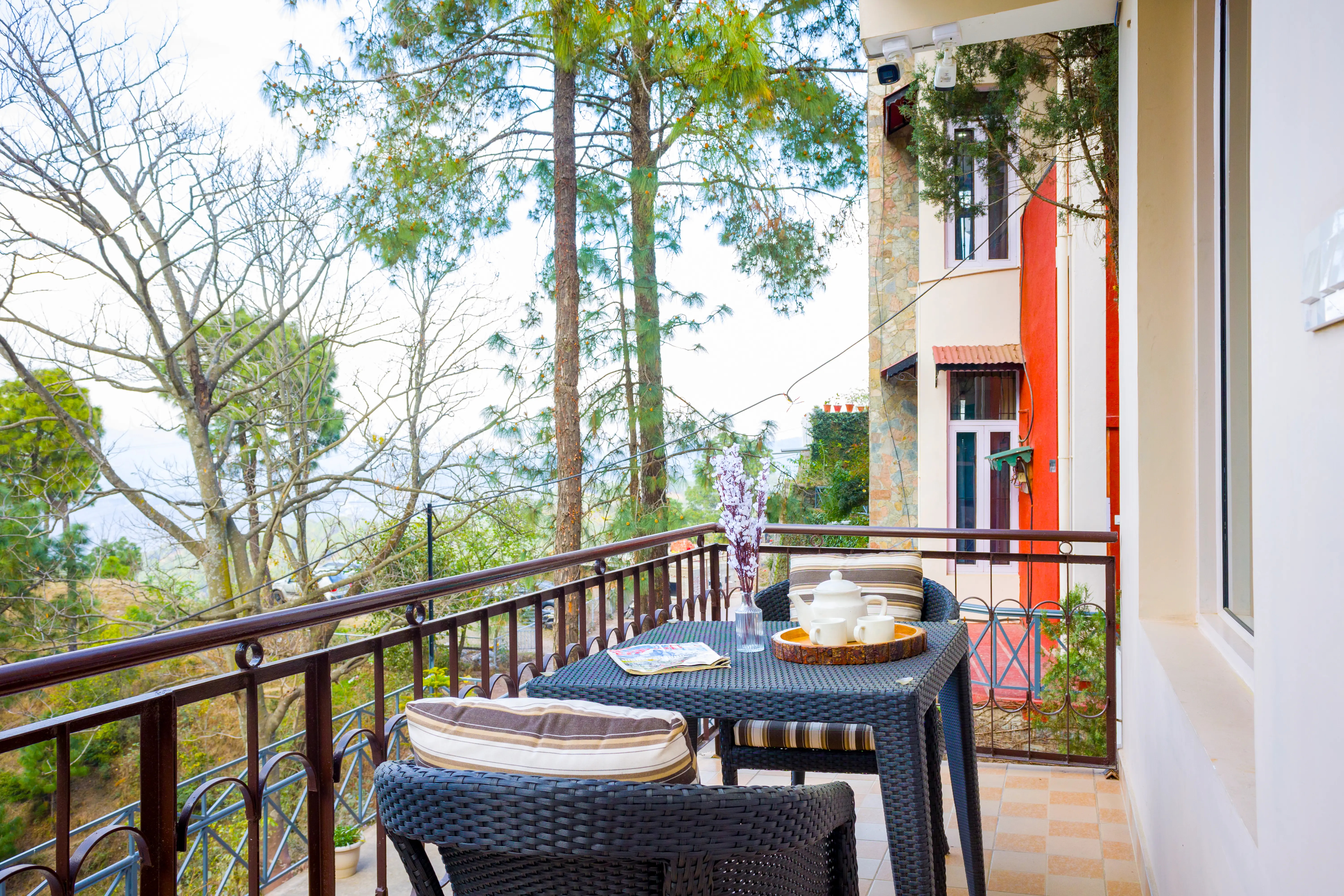 Captain’s Nest - 3-BHK Hilltop Hideaway With Garden in Kasauli