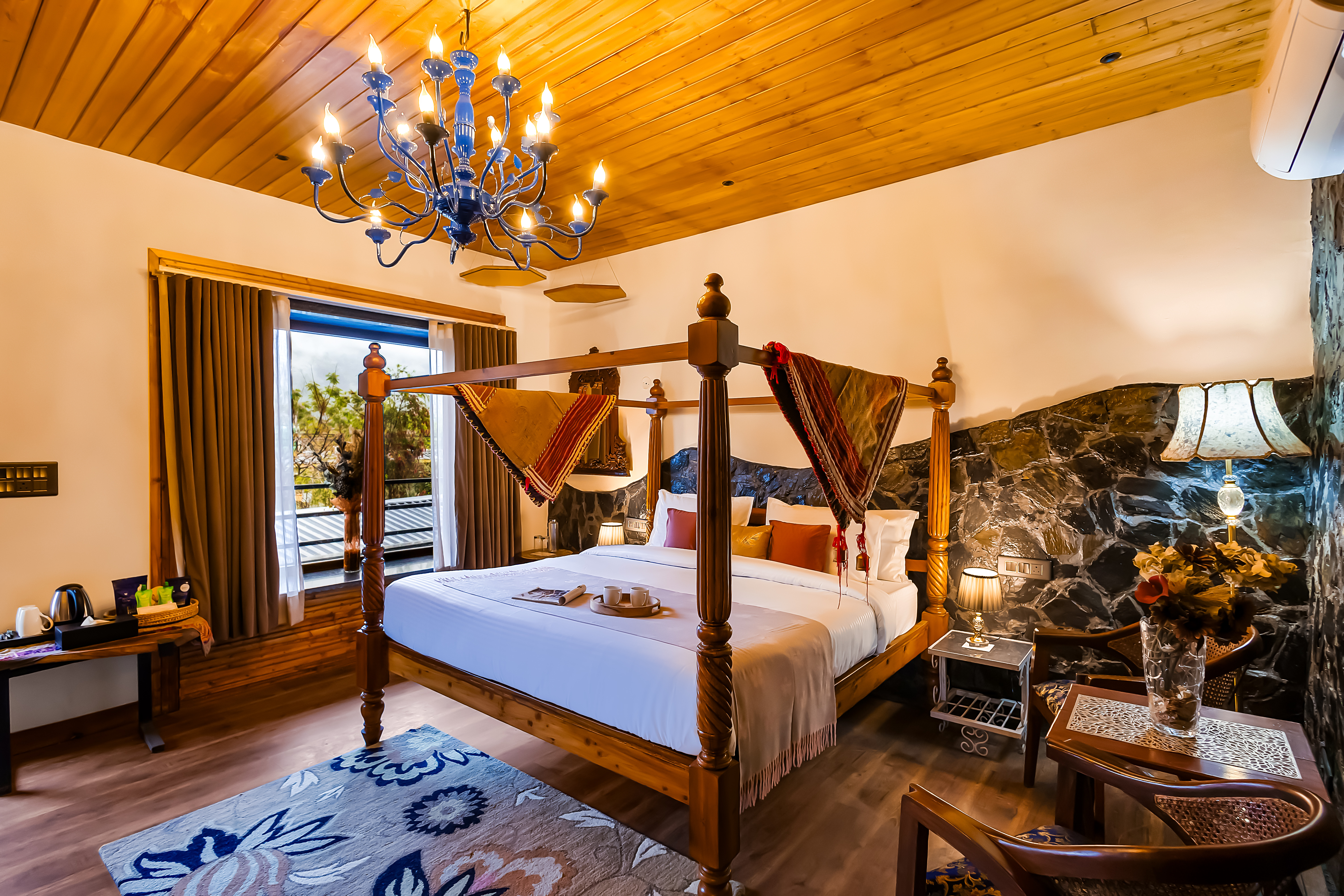 Zephyr Heaven - 1-Hillview Room with Pool in Mussoorie
