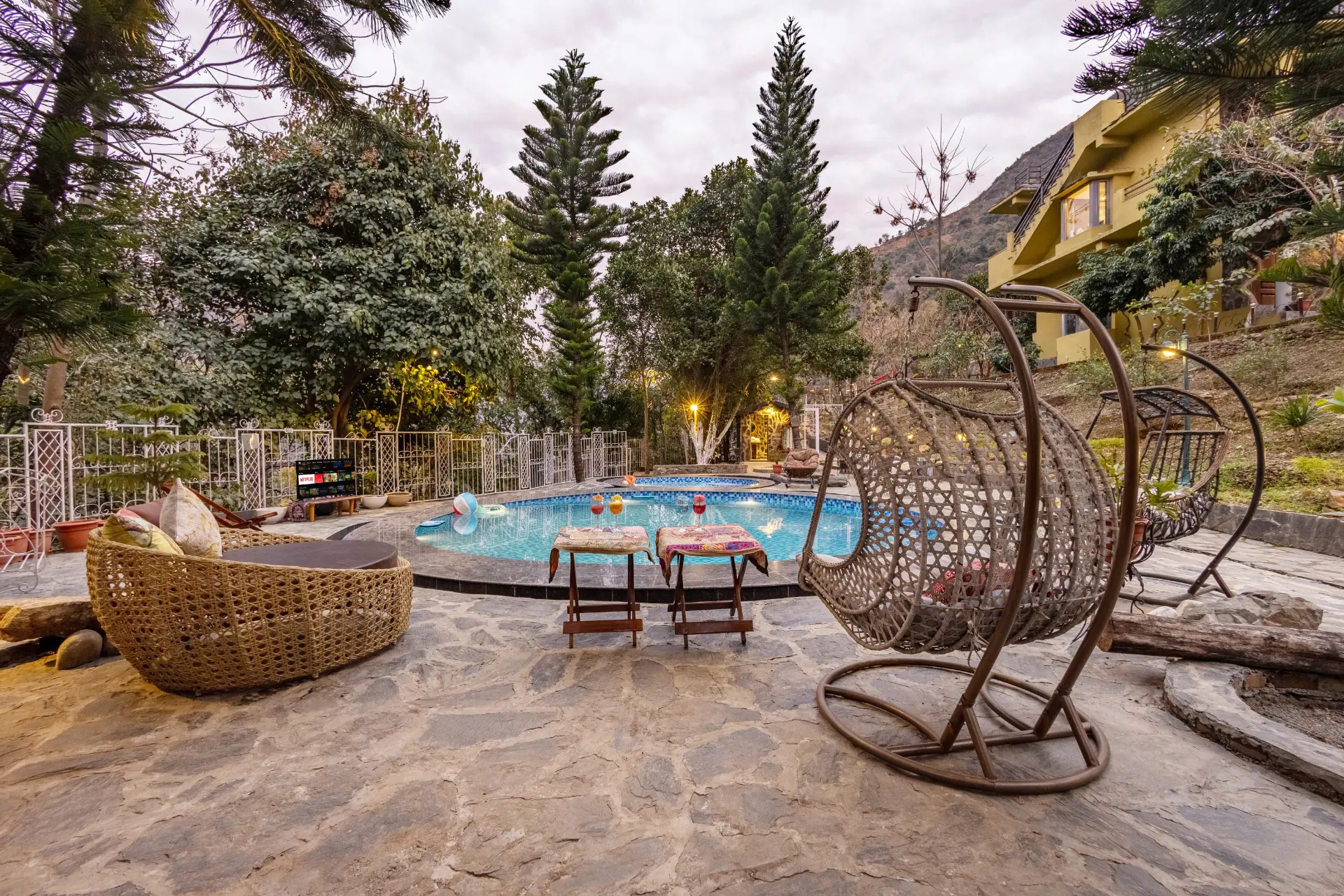 ハウスオンザヒル house on the hill 2点セット Zephyr Heaven - 1-Hillview Room with Pool in Mussoorie