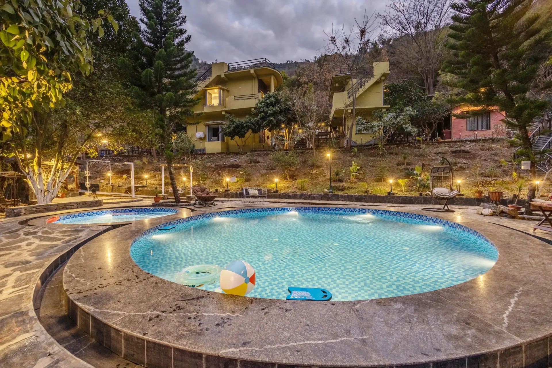 ハウスオンザヒル house on the hill 2点セット Zephyr Heaven - 1-Hillview Room with Pool in Mussoorie