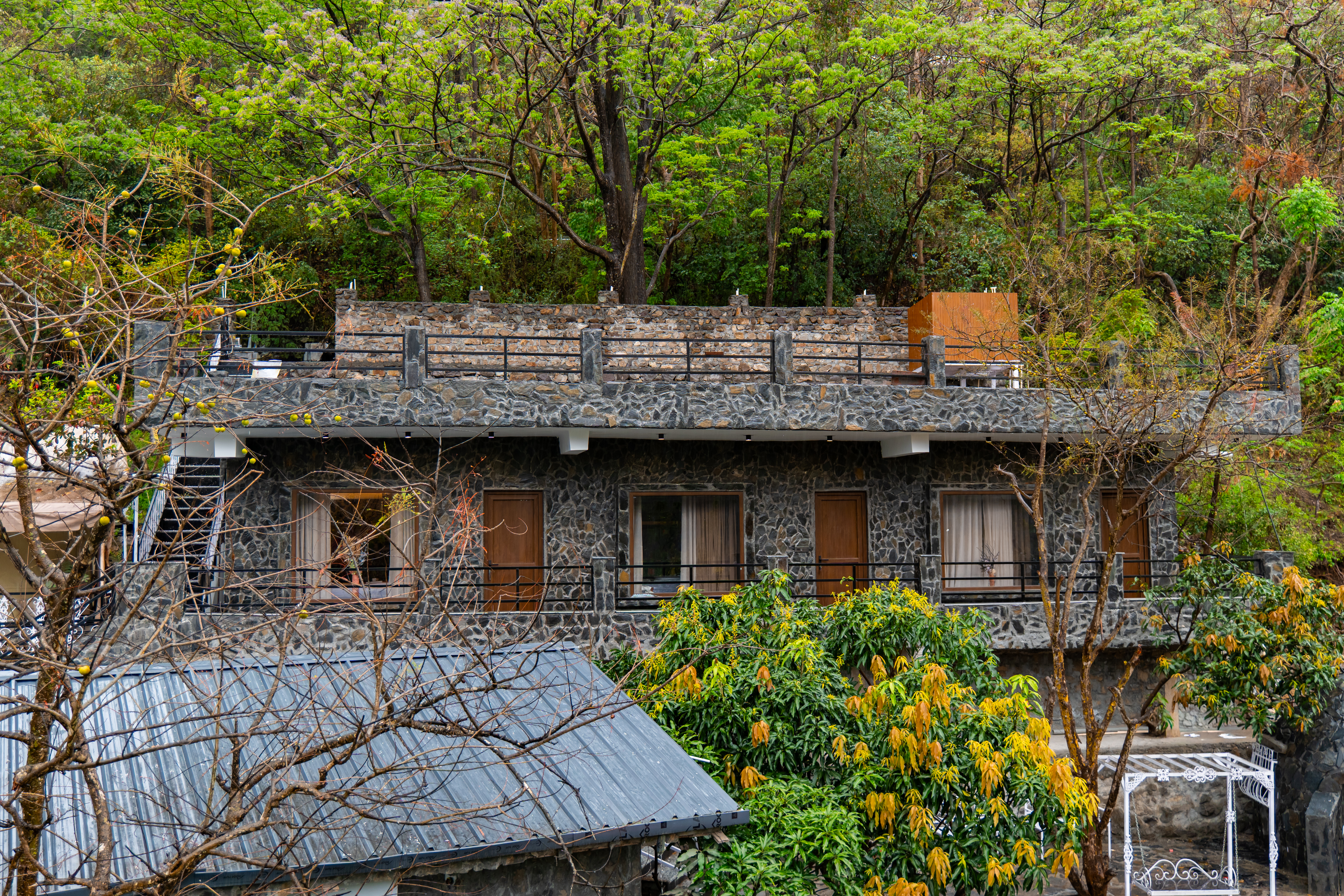 Zephyr Heaven - 1-Hillview Room with Pool in Mussoorie